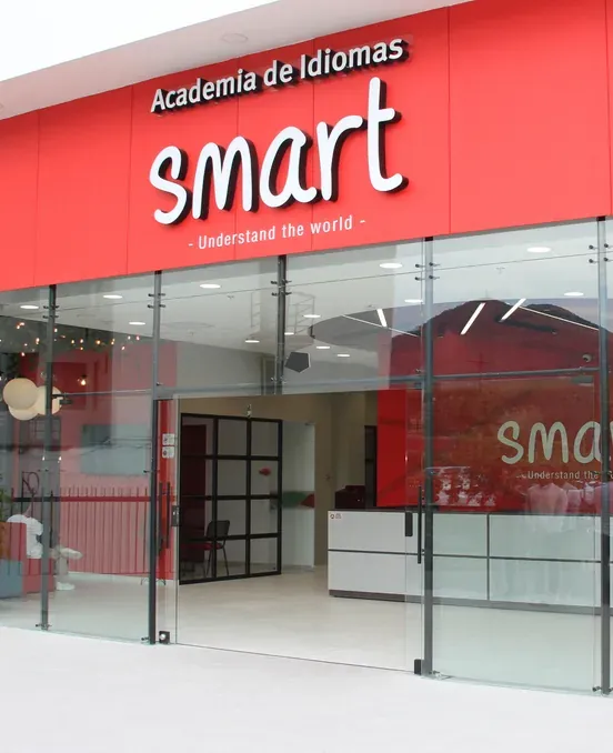 Entrada acristalada de una sede Smart